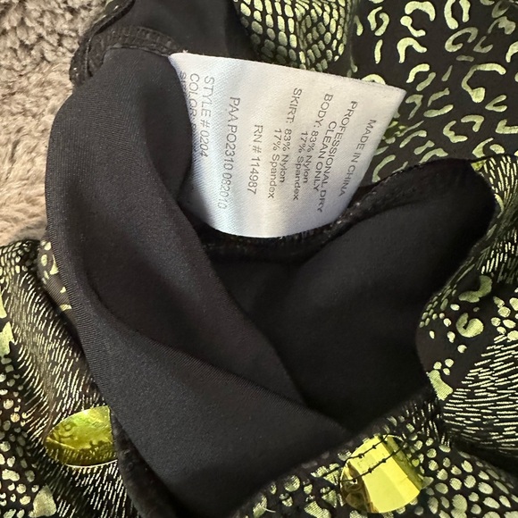 Revolution Black and Green Dance Costume (Kids or Small Adults) - Picture 4 of 7